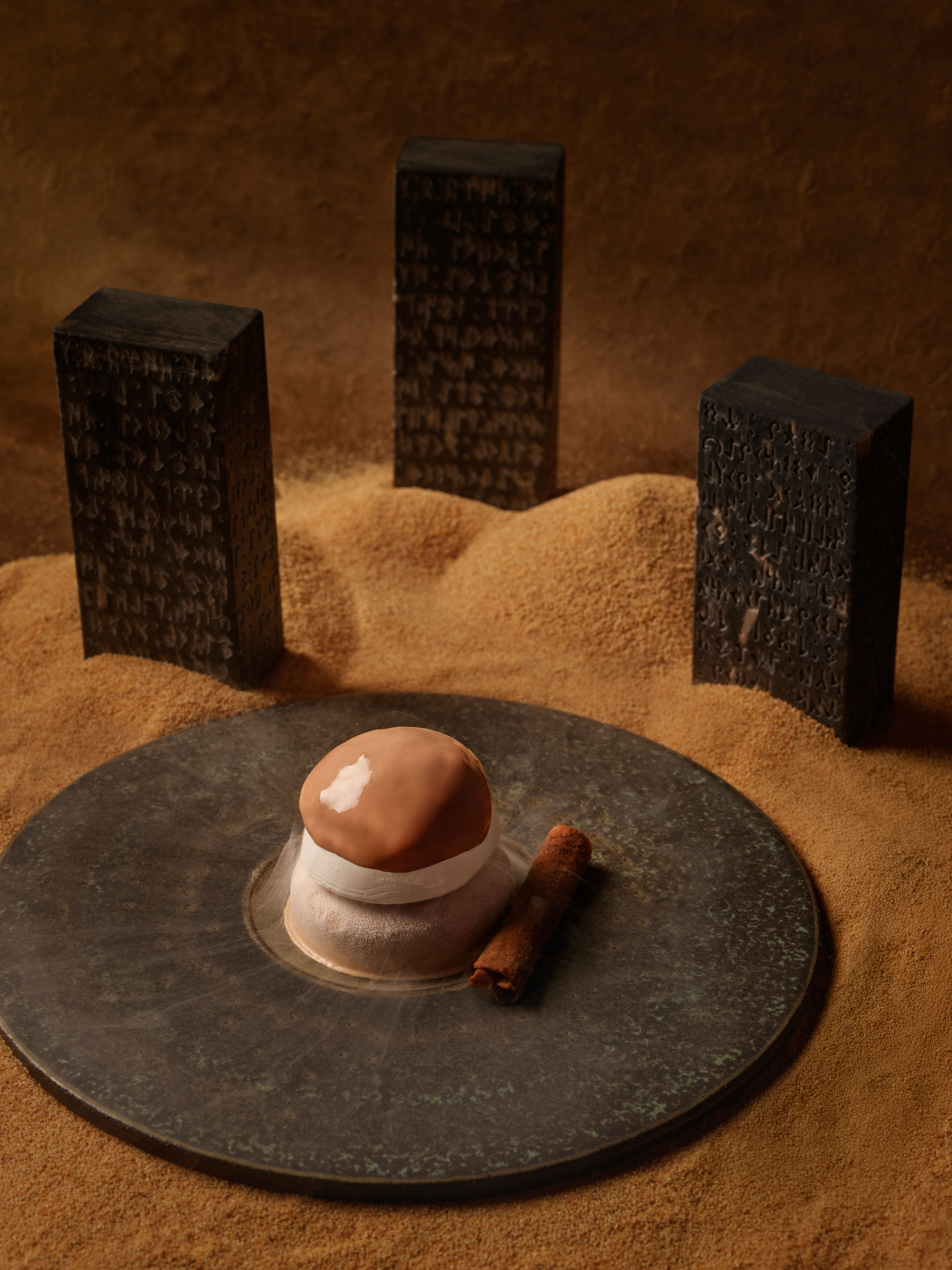 Avant-garde Anatolian course on bespoke ceramic plate